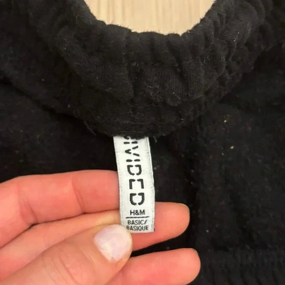 H&M Black sweatshorts, size medium - Picture 9 of 10